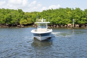 2019 Boston Whaler 380 Outrage thumbnail 10