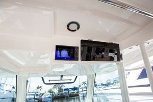 2019 Boston Whaler 380 Outrage thumbnail 7