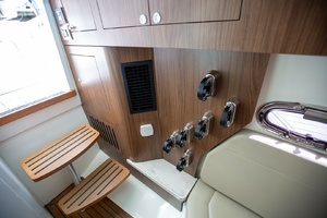 2019 Boston Whaler 380 Outrage thumbnail 4