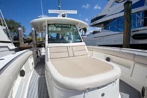 2019 Boston Whaler 380 Outrage thumbnail 8