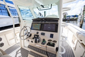 2019 Boston Whaler 380 Outrage thumbnail 5