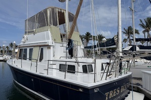 1997 Sabreline 36 Fast Trawler thumbnail 2