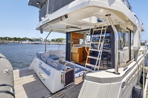 2022 Beneteau Swift Trawler 41 Fly thumbnail 27