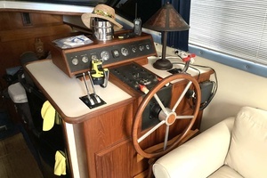 1989 Carver 3807 thumbnail 21