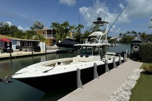 38FT (11.86M) HCB Worth Avenue Yachts