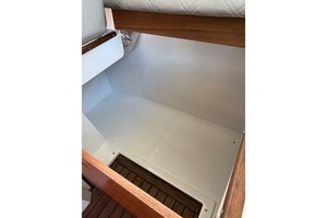 2018 Axopar 37 Cabin thumbnail 20