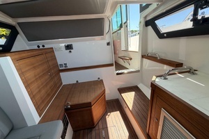 2018 Axopar 37 Cabin thumbnail 23