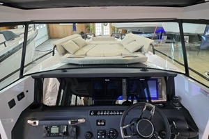 2026 Axopar Cross Cabin thumbnail 31