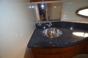 2001 Carver 444 Cockpit Motor Yacht thumbnail 33