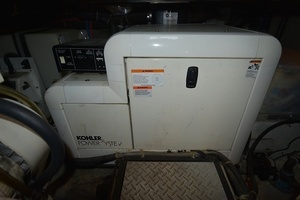 2001 Carver 444 Cockpit Motor Yacht thumbnail 67