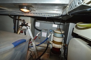 2001 Carver 444 Cockpit Motor Yacht thumbnail 71