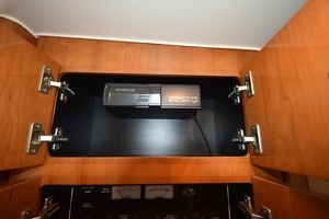 2001 Carver 444 Cockpit Motor Yacht thumbnail 9