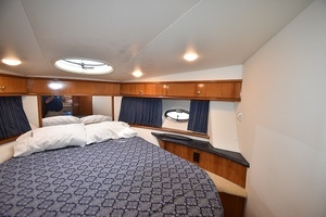 2001 Carver 444 Cockpit Motor Yacht thumbnail 30