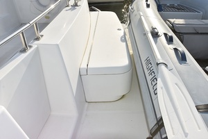 2001 Carver 444 Cockpit Motor Yacht thumbnail 6