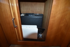 2001 Carver 444 Cockpit Motor Yacht thumbnail 12
