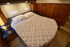 2001 Carver 444 Cockpit Motor Yacht thumbnail 40