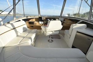 2001 Carver 444 Cockpit Motor Yacht thumbnail 47
