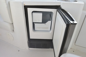 2001 Carver 444 Cockpit Motor Yacht thumbnail 59