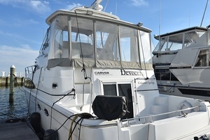 2001 Carver 444 Cockpit Motor Yacht thumbnail 5