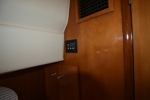 2001 Carver 444 Cockpit Motor Yacht thumbnail 19