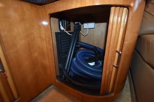 2001 Carver 444 Cockpit Motor Yacht thumbnail 15
