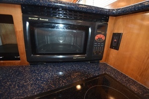 2001 Carver 444 Cockpit Motor Yacht thumbnail 25