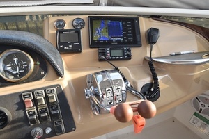 2001 Carver 444 Cockpit Motor Yacht thumbnail 50