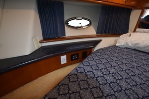 2001 Carver 444 Cockpit Motor Yacht thumbnail 29