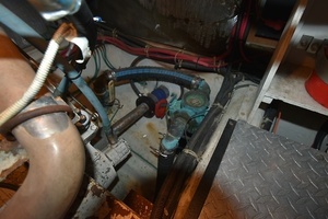 2001 Carver 444 Cockpit Motor Yacht thumbnail 75