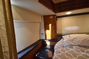2001 Carver 444 Cockpit Motor Yacht thumbnail 37