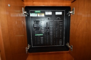 2001 Carver 444 Cockpit Motor Yacht thumbnail 11