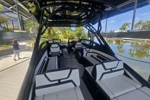 2025 Yamaha Boats 275SD thumbnail 7