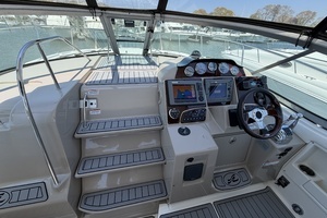 2008 Sea Ray 330 Sundancer thumbnail 8