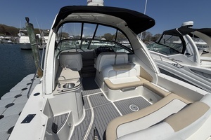 2008 Sea Ray 330 Sundancer thumbnail 4