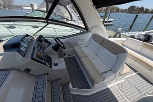 33ft Sea Ray Yacht For Sale