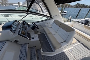 2008 Sea Ray 330 Sundancer thumbnail 9