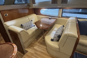2004 Carver 466 Motor Yacht thumbnail 17