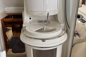 2004 Carver 466 Motor Yacht thumbnail 7