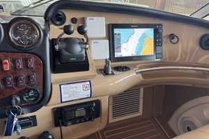 2004 Carver 466 Motor Yacht thumbnail 11