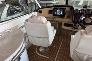 2004 Carver 466 Motor Yacht thumbnail 9