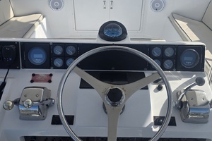 1989 Hatteras 52 Convertible thumbnail 38