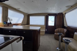 1989 Hatteras 52 Convertible thumbnail 16