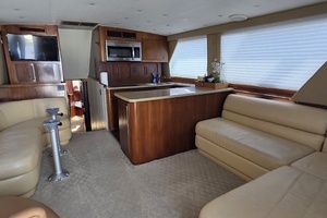 1989 Hatteras 52 Convertible thumbnail 8