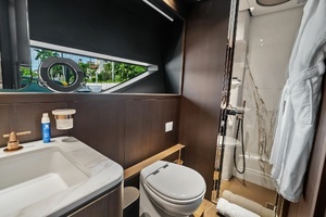 2023 Ferretti Yachts 860 thumbnail 54