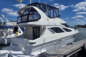 2006 Silverton 38 Sport Bridge thumbnail 2