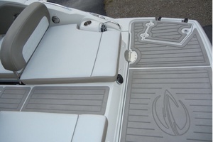 Photo 6042783 for 2018 Crownline Eclipse E30  