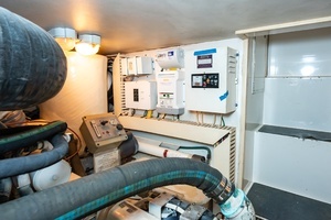 1998 Viking 47 Convertible thumbnail 52