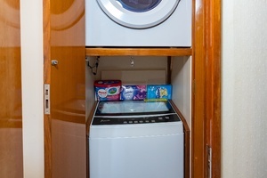 1998 Viking 47 Convertible thumbnail 45