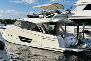 Off Leash 45ft Greenline Yacht For Sale