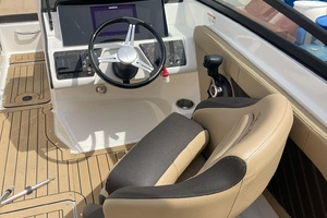 Photo 6044136 for 2019 Sea Ray 230 Bow Rider  